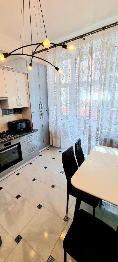 Центр Апарт Lägenhet Ternopil Exteriör bild
